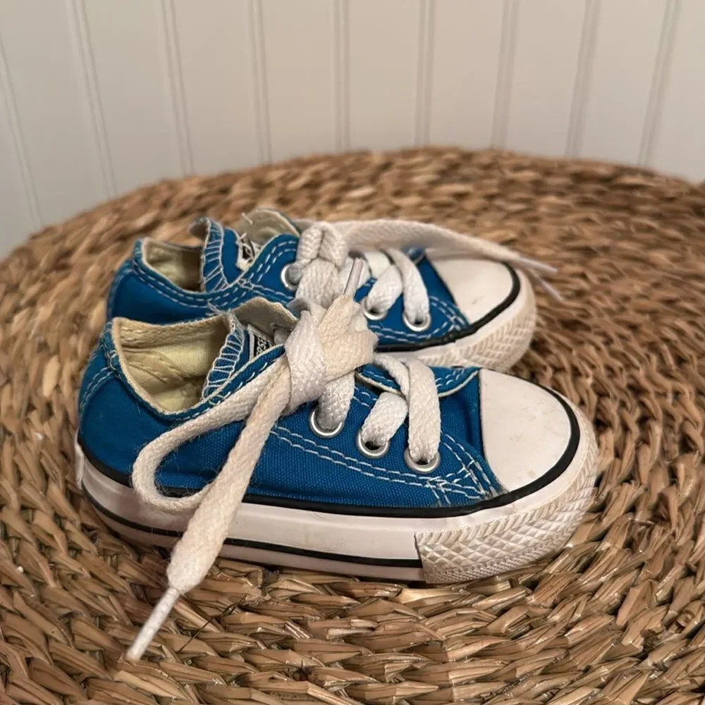 Infant Kids Converse Low Top Bright Blue Sneakers Size 5 - Good Condition